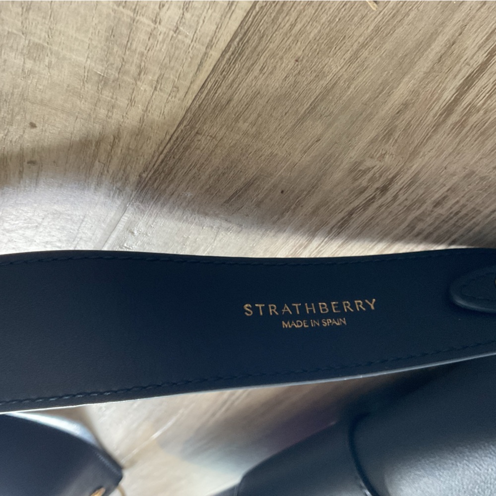 Strathberry Crescent Leather Shoulder Bag in navy - Picture 5 of 7